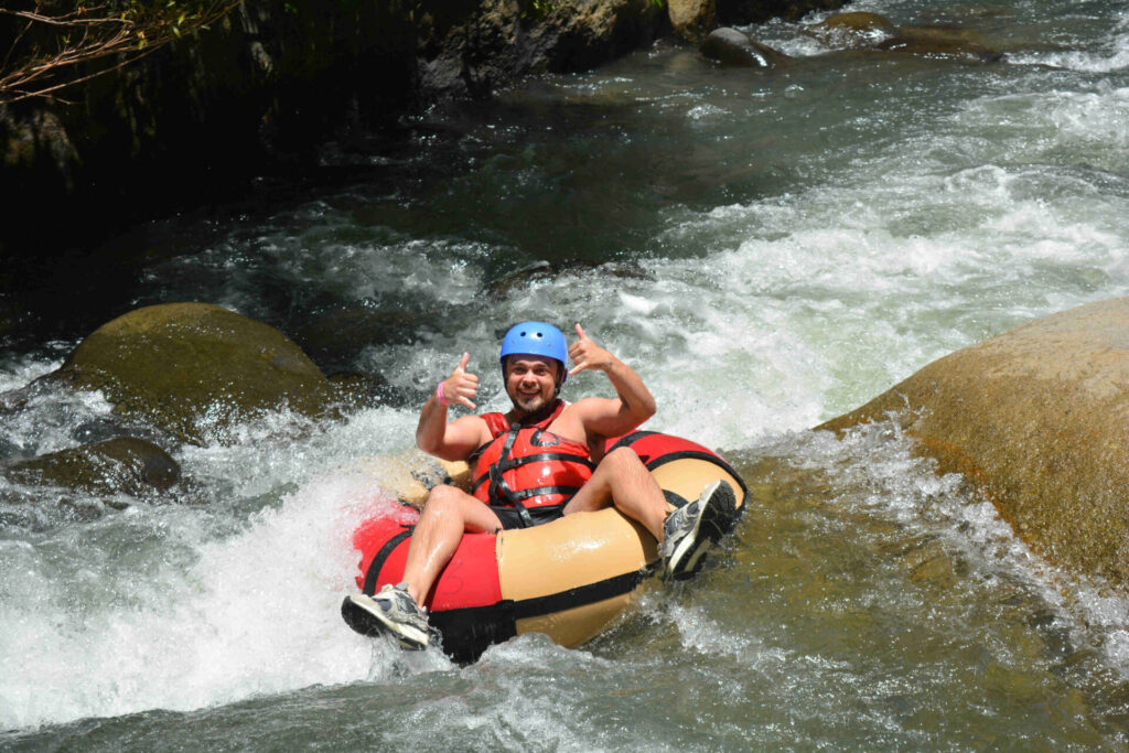 Guy Rafting Cañon de la Vieja River Rafting Cañon de la Vieja